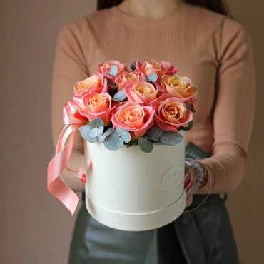 Розы Мисс Пигги в коробке