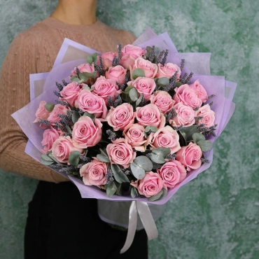 Розовые Розы и лаванда