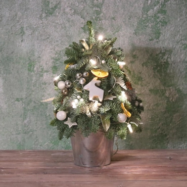 Маленькая ёлочка с гирляндой