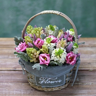 Гиацинты в корзине