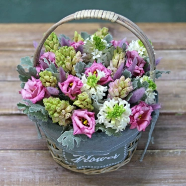 Гиацинты в корзине