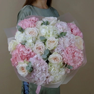 Гортензии и пионовидные розы Охара