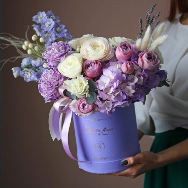 Цветы в коробке "Фиолетовая рапсодия"