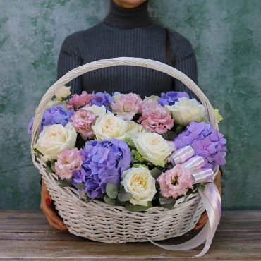 Корзина с цветами "026"
