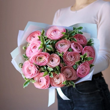 Нежно-розовые ранункулюсы