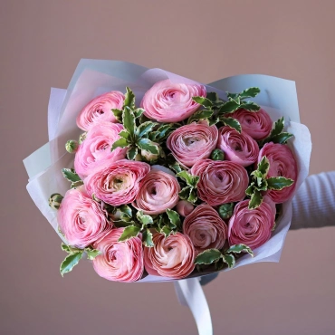 Нежно-розовые ранункулюсы