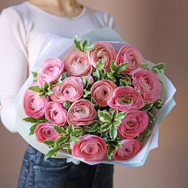 Нежно-розовые ранункулюсы