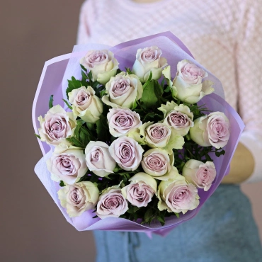 Фиолетовые розы Монинг Дью