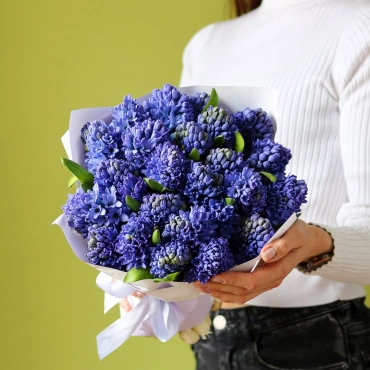 Синие гиацинты букет