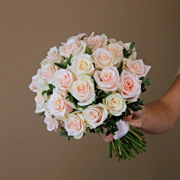 Букет невесты из бежевых роз