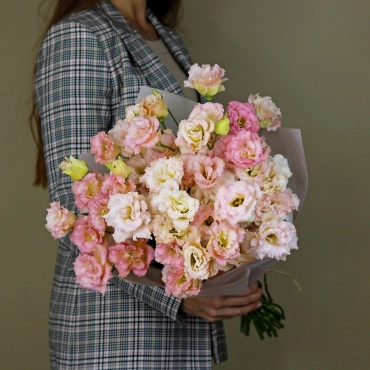 Эустома персиковая букет