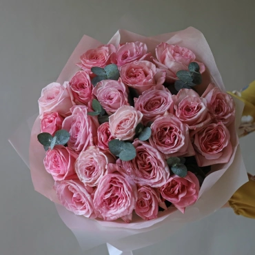 Букет из роз Пинк Охара и эвкалипта