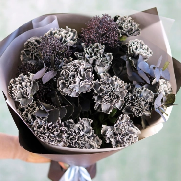 Черные гвоздики