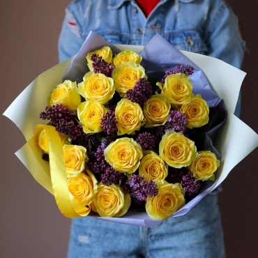 Букет сирени с желтыми розами