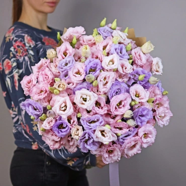 Букет из розовой и лавандовой эустомы