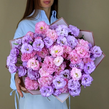 Букет из розовой и лавандовой эустомы