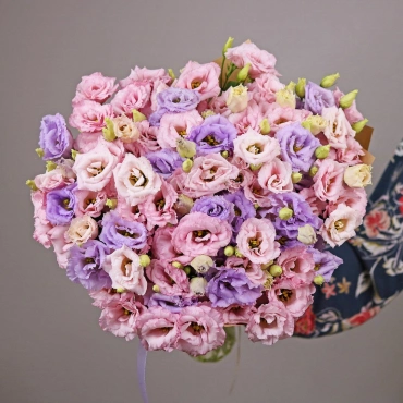 Букет из розовой и лавандовой эустомы