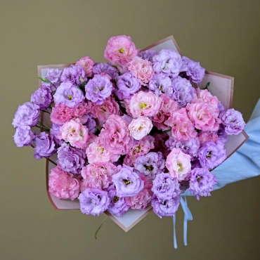 Букет из розовой и лавандовой эустомы