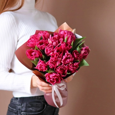 Малиновые тюльпаны