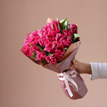 Малиновые тюльпаны