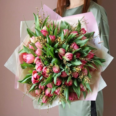 Весенний букет тюльпанов