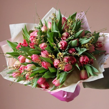 Весенний букет тюльпанов