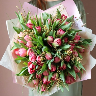 Весенний букет тюльпанов