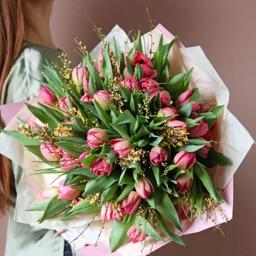 Весенний букет тюльпанов