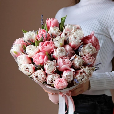 Махровые розовые тюльпаны с лавандой