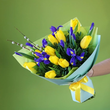 Весенний букет с ирисами