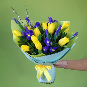 Весенний букет с ирисами