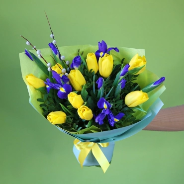 Весенний букет с ирисами