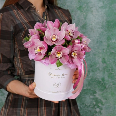 Орхидеи в белой коробке