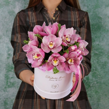 Орхидеи в белой коробке