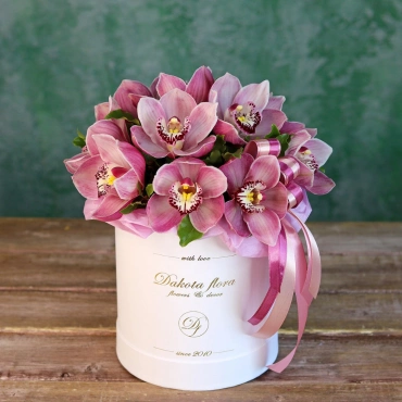 Орхидеи в белой коробке