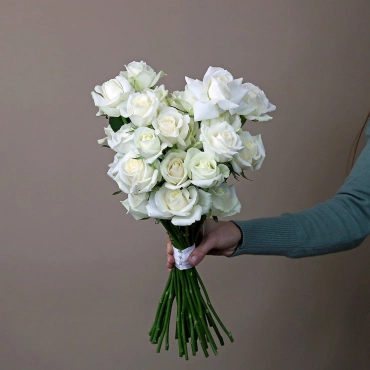 Каскадный букет роз