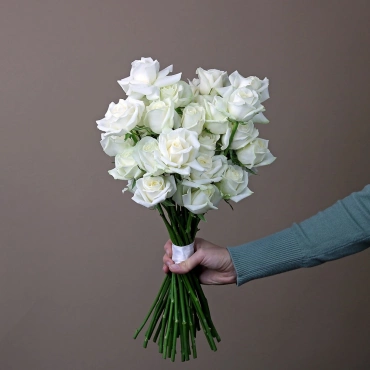 Каскадный букет роз