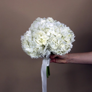 Свадебный букет из белой гортензии