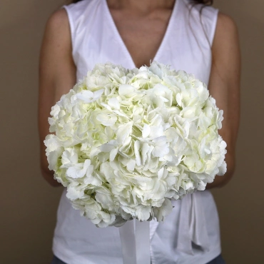 Свадебный букет из белой гортензии