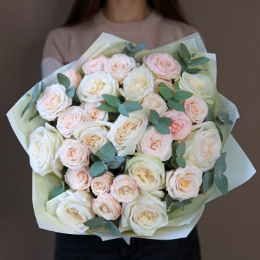 Букет из пионовидных роз Вайт Охара и Бомбастик