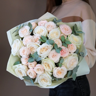 Букет из пионовидных роз Вайт Охара и Бомбастик