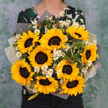 Подсолнухи с ромашками