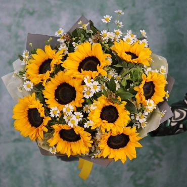 Подсолнухи с ромашками