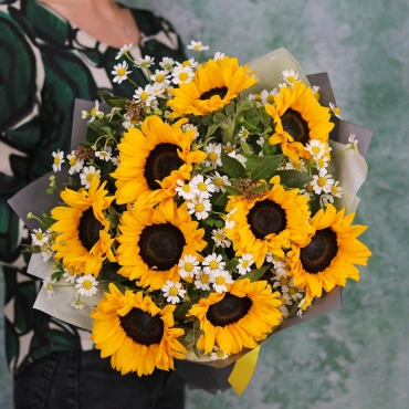 Подсолнухи с ромашками