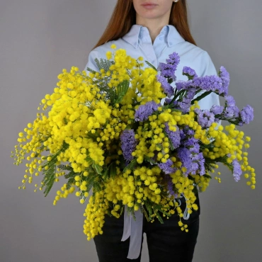 Букет мимоза со статицей