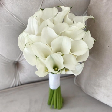 Букет невесты из элегантных калл