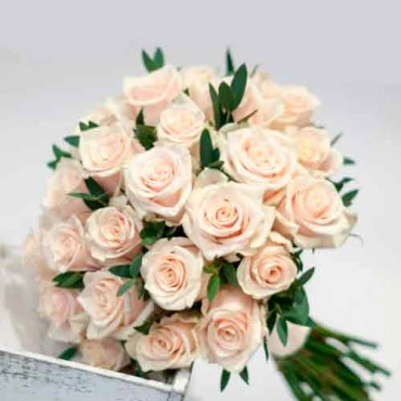 Свадебный букет из кремовых роз