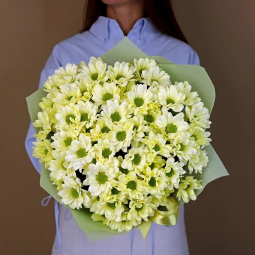 Букет из желтых кустовых хризантем