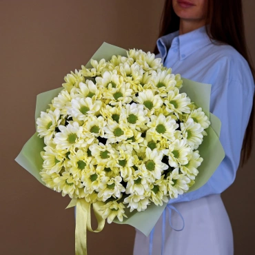 Букет из желтых кустовых хризантем