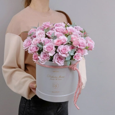 Роза Пинк Эссенс в коробке